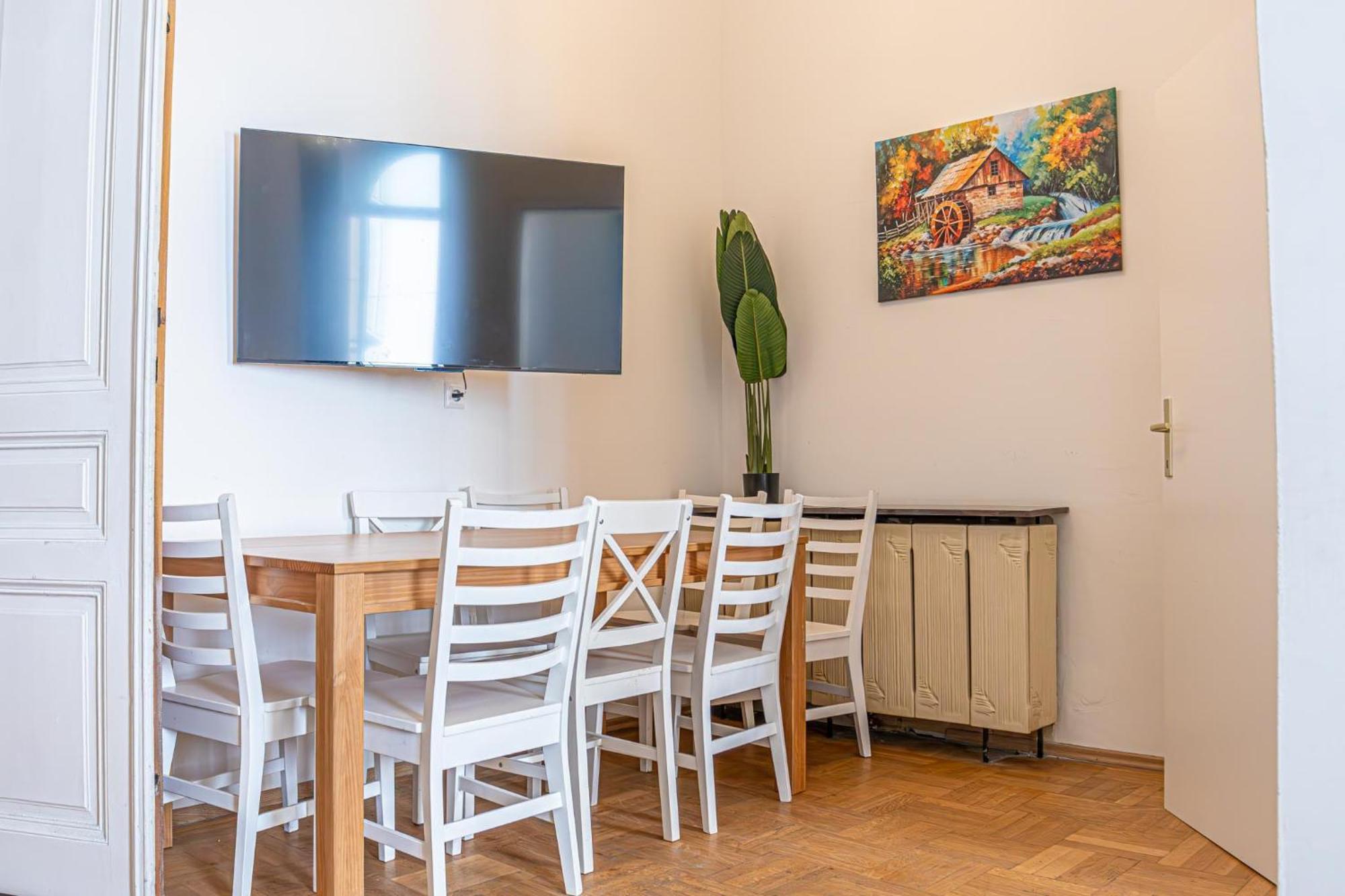 Cozy 3br For Up To 8p, 5min To Kongresspark Apartment *