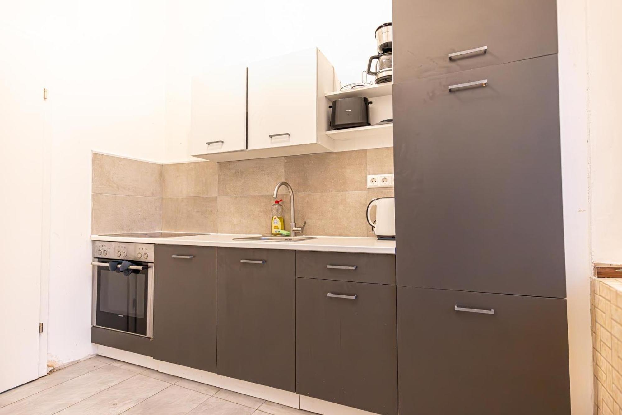 Cozy 3br For Up To 8p, 5min To Kongresspark Apartment Wien